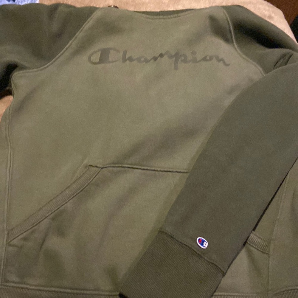 Men’s medium champion sweatshirt